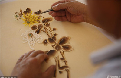 青島:秸稈入&ldquo;畫(huà)&rdquo;顯神奇 探訪麥草畫(huà)師丁錫森